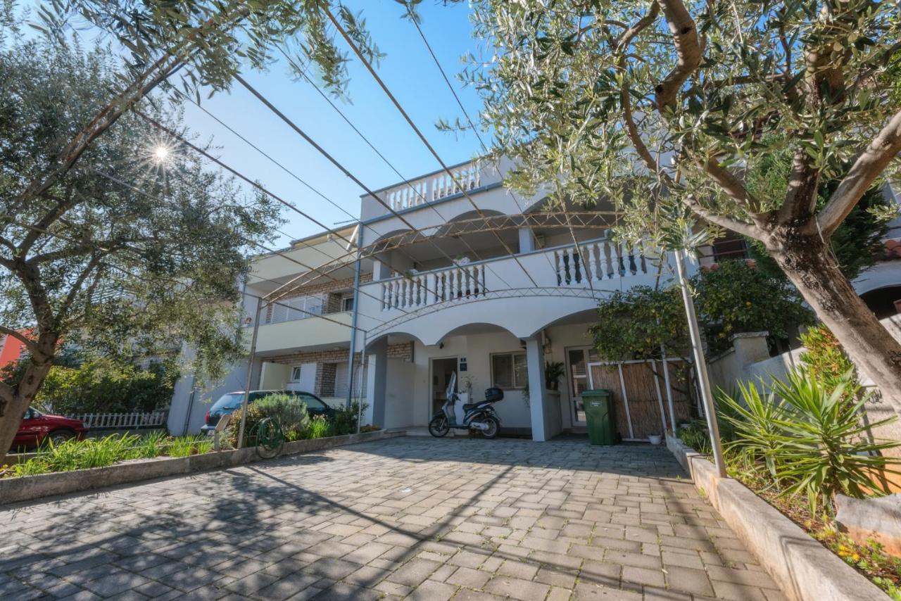 Perica Apartment And Perica Room With Separate Entrance Zadar Exterior foto